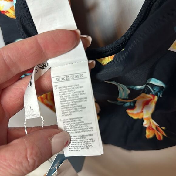 Cupshe One Piece Black Floral Swimsuit. Size L. NWT - Picture 11 of 11